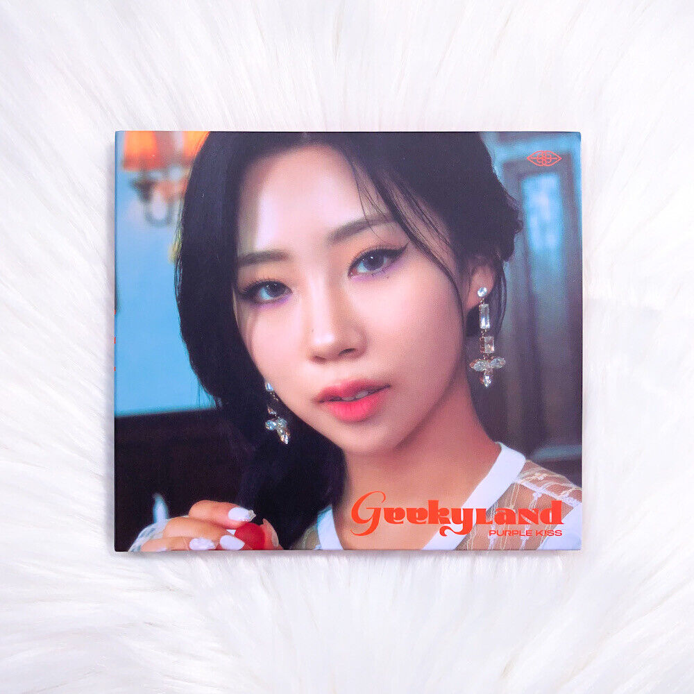 PURPLE KISS - 4th Mini-Album 'GEEKYLAND' (Digipack Version)