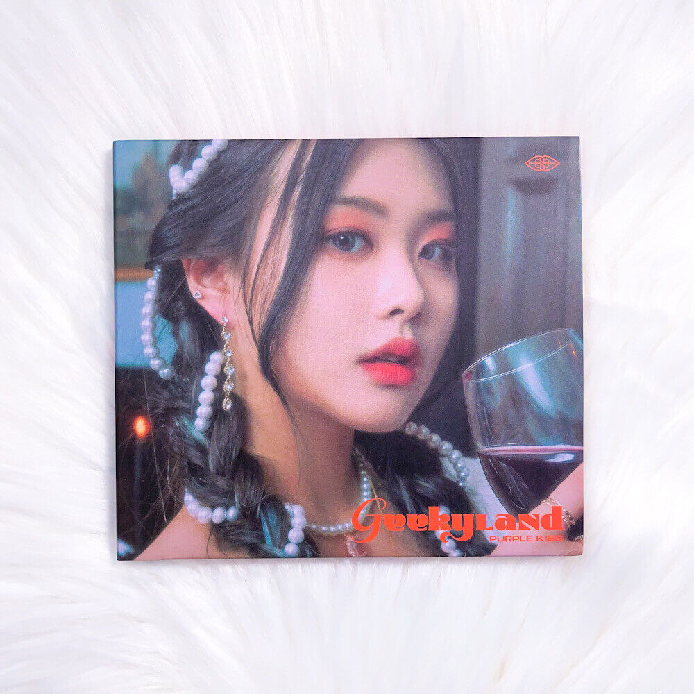 PURPLE KISS - 4th Mini-Album 'GEEKYLAND' (Digipack Version)
