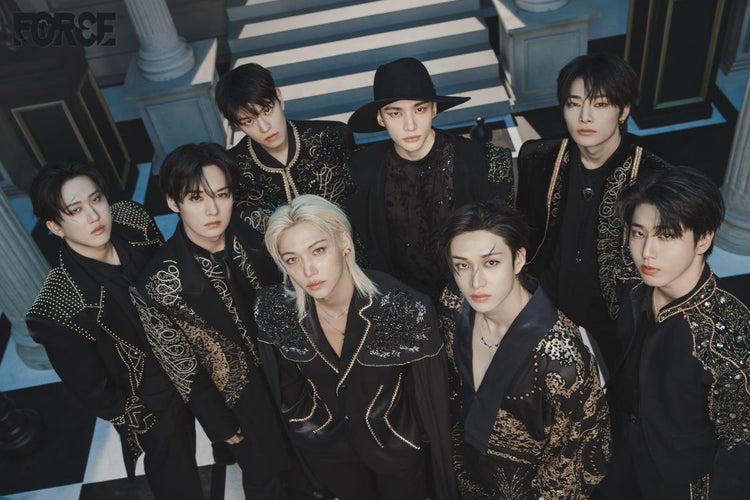 STRAY KIDS