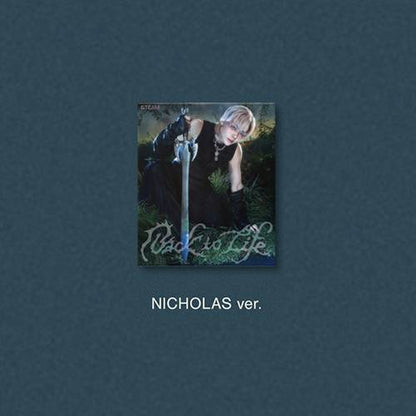 &TEAM - 1st Korean Mini Album 'Back to Life' (ROAR ver.) + Apple Music Postcard POB