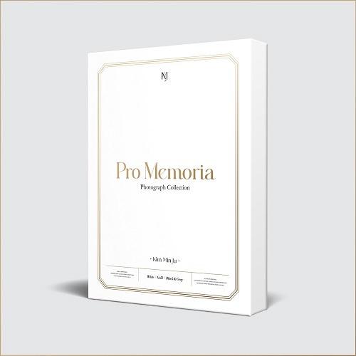 [FINAL SALE] KIM MIN JU 김민주 - 1st Photobook ‘Pro Memoria’ Photo Collection